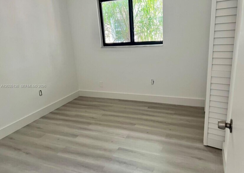 Building Photo - 325 Menores Ave