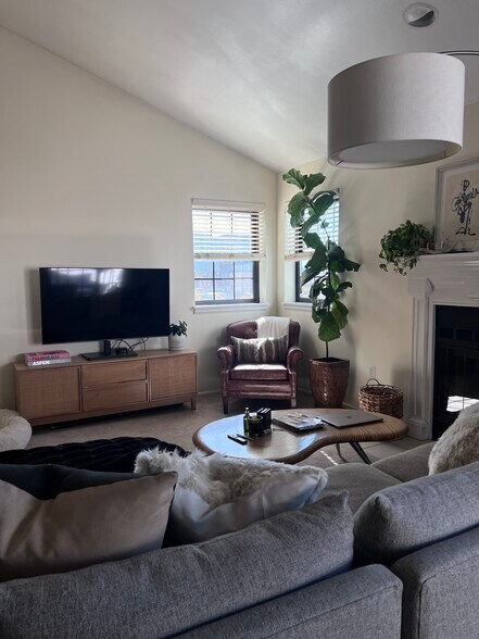 Building Photo - 345 Fillmore St