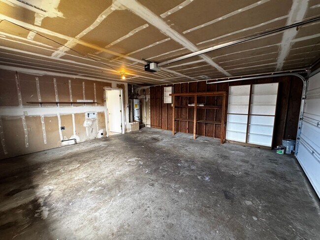 Building Photo - 3525 Tracey Ct
