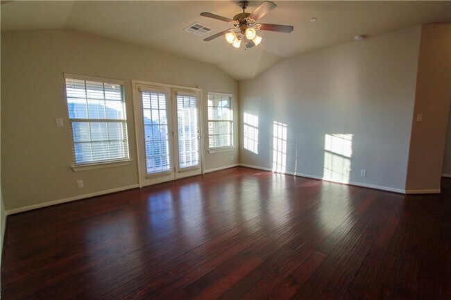 Building Photo - 3101 Davis Ln