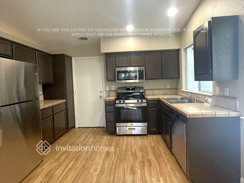 Building Photo - 2522 Drummond Dr