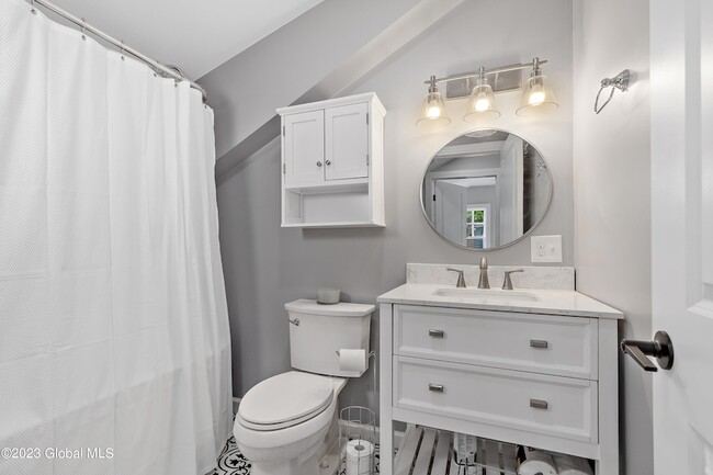 Building Photo - 10 Marion Pl