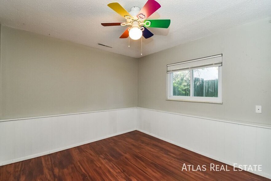 Building Photo - 4319 Moonbeam Dr
