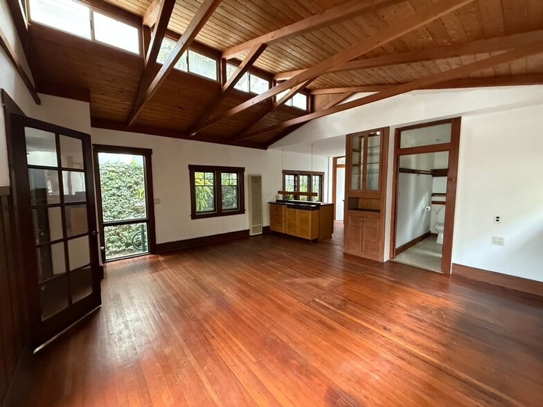 Building Photo - Hidden Garden Retreat – A One-Bedroom Oasis in the Heart of Venice