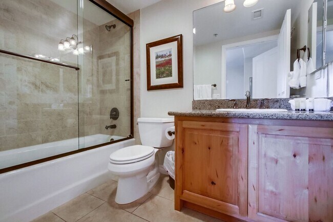 Building Photo - Steps From The Beach w/ All Utilities Included Available Jan - May 2025