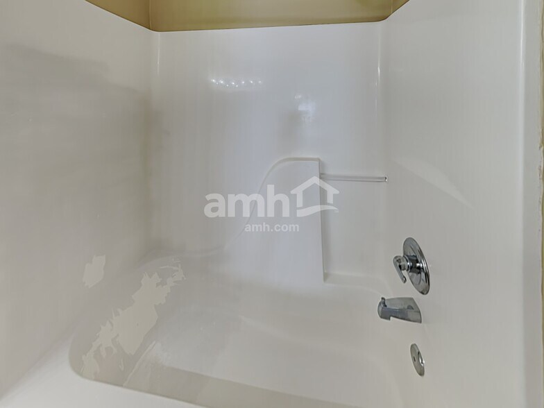 Building Photo - 1665 Saint Andrews Dr