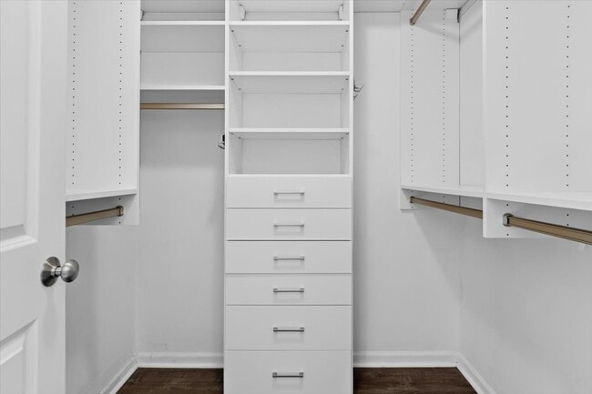 Building Photo - 2942 Madison Dr