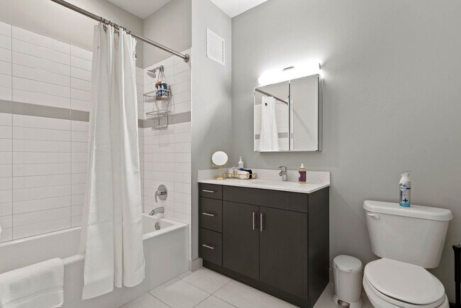 Building Photo - 60 E Randolph St