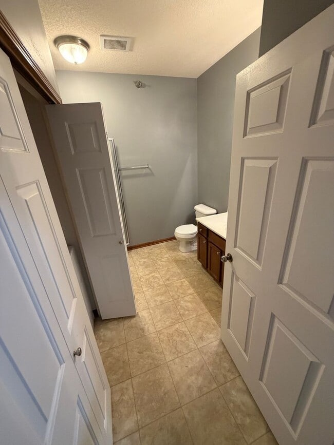 Building Photo - Comfort, Convenience & Location — 3-Bedroom Ankeny Condo