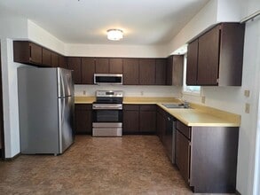 Building Photo - 2 Bed 1 Bath Side By Side Duplex in Port Edwards
