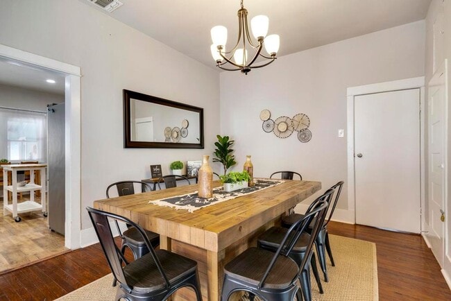 Building Photo - Fully Furnished 3 bedroom 2 bath  for 2 weeks or a Month stay