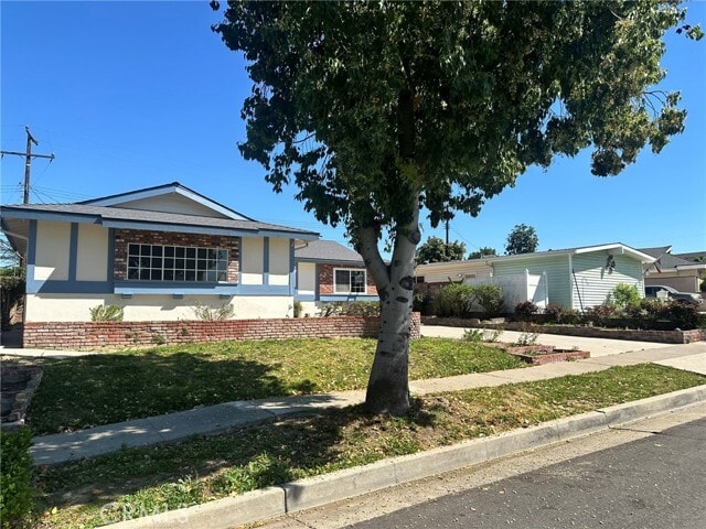 Building Photo - 1340 S Walnut St