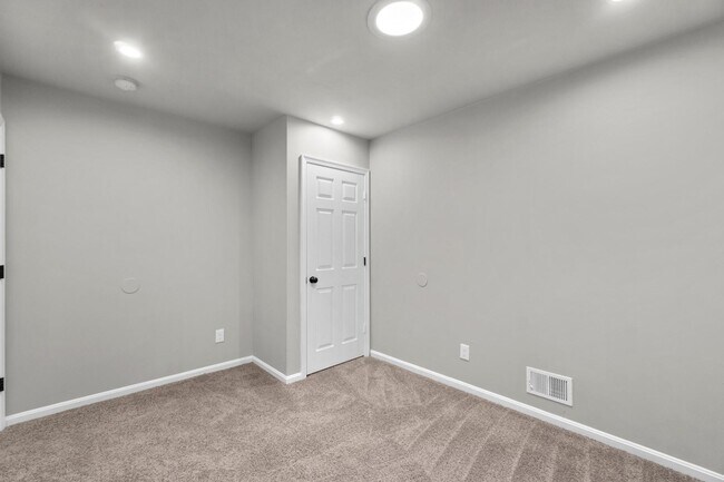 Building Photo - 2505 E Fayette St