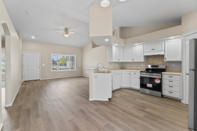 Building Photo - 6216 S Lone Tree Ave