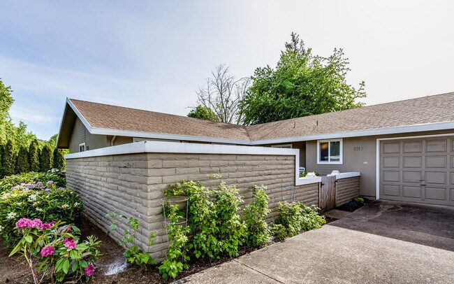 Building Photo - 1812 Brittany St