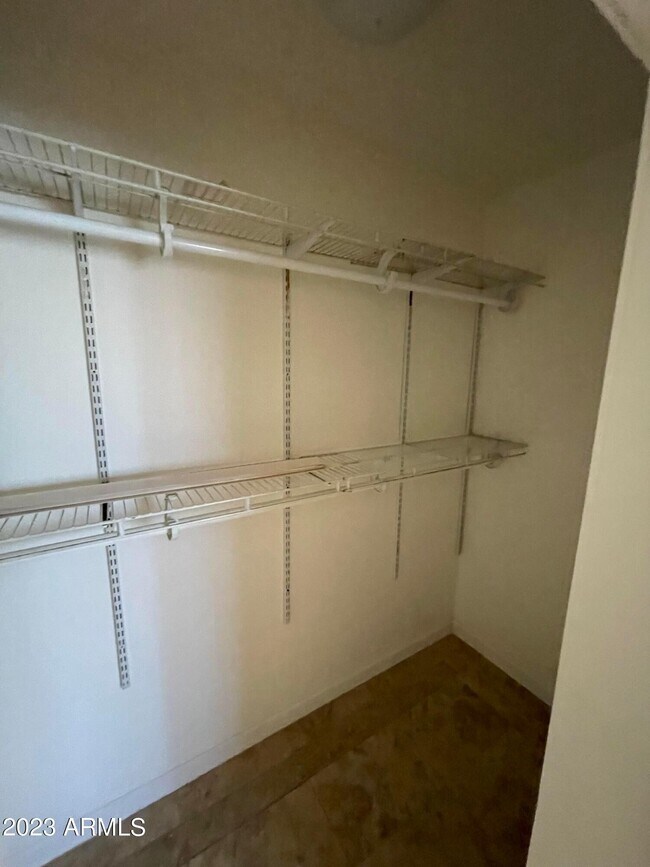 Building Photo - 1308 E Monroe St