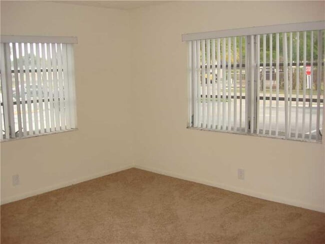 Building Photo - 770 SE 2nd Ave