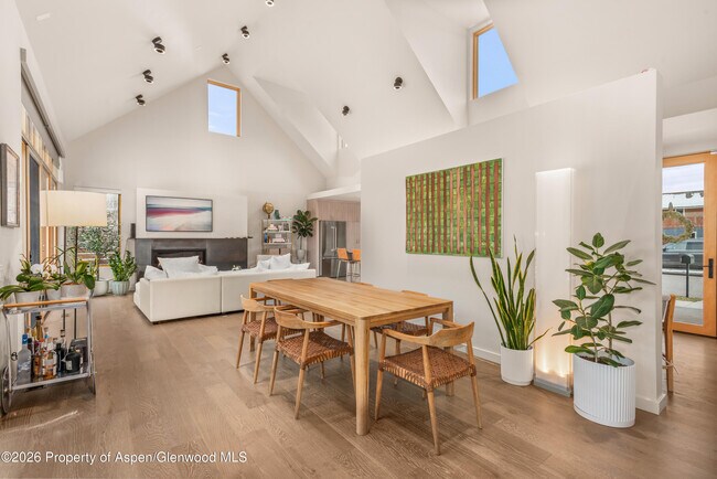 Building Photo - 113 Valley Ct