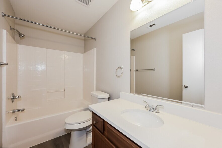 Building Photo - 1307 Luna Linda Dr