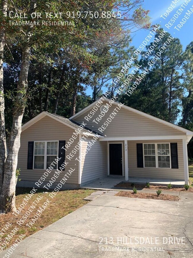 Building Photo - 3 Bedroom 2 Bath House on Hillsdale Drive