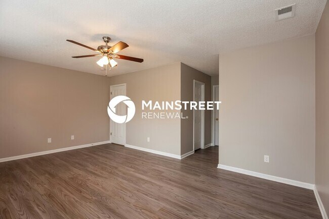 Building Photo - 3 Bedroom Pet-Friendly Home in Charlotte, NC with Main Street Renewal