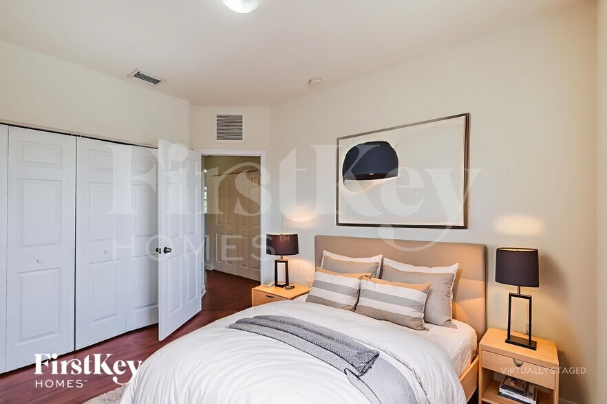 Building Photo - 1490 NE 33rd Rd