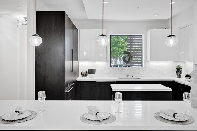 Building Photo - 3040 N Ocean Blvd