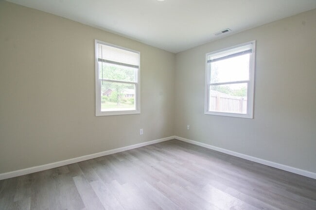 Building Photo - 1401 Thelbert Dr