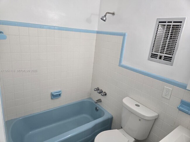 Building Photo - 5120 NE 18th Ave