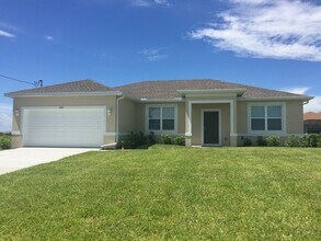 Building Photo - NW Cape Coral Single Family Home