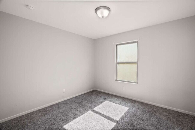 Building Photo - 629 Cedarwood Ave