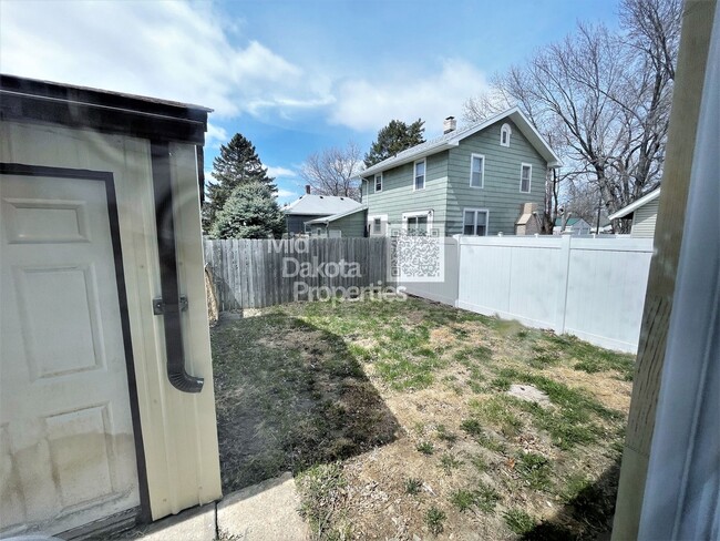 Building Photo - 517 N Duff St