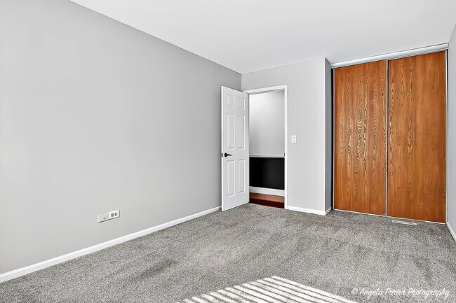 Building Photo - 1161 Hampton Ln