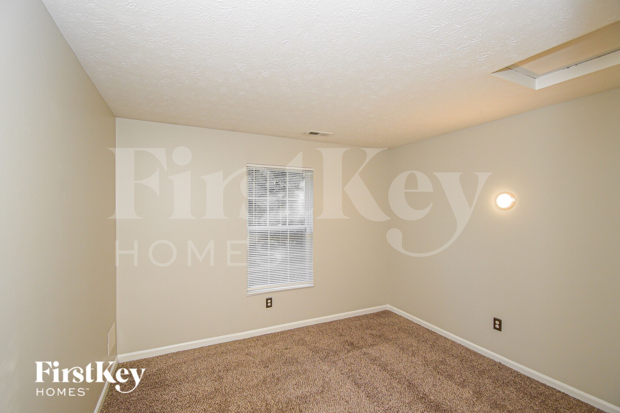 Building Photo - 7044 N Mesquite Ct