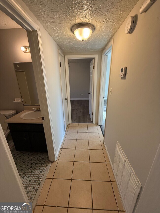 Building Photo - 250 Toby Springs Ln