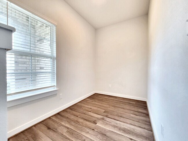 Building Photo - Beautiful 3-Bedroom, 2-Bath Modern Home fo...