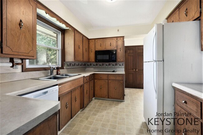 Kitchen - 1907 Bridle Creek St SE