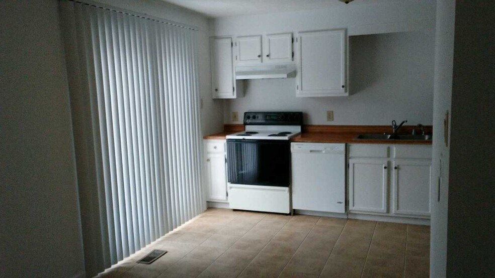 Building Photo - 6 Morningstar Dr