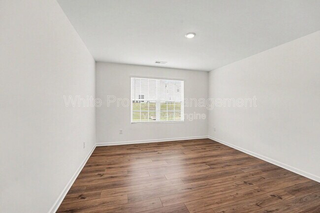 Building Photo - 368 W 18th St