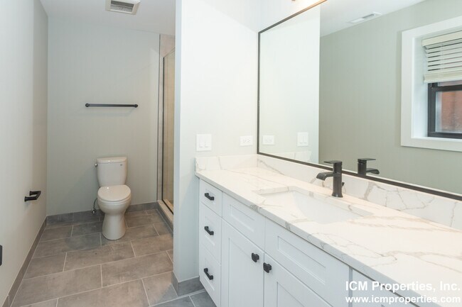 Building Photo - 4419 N Seeley Ave