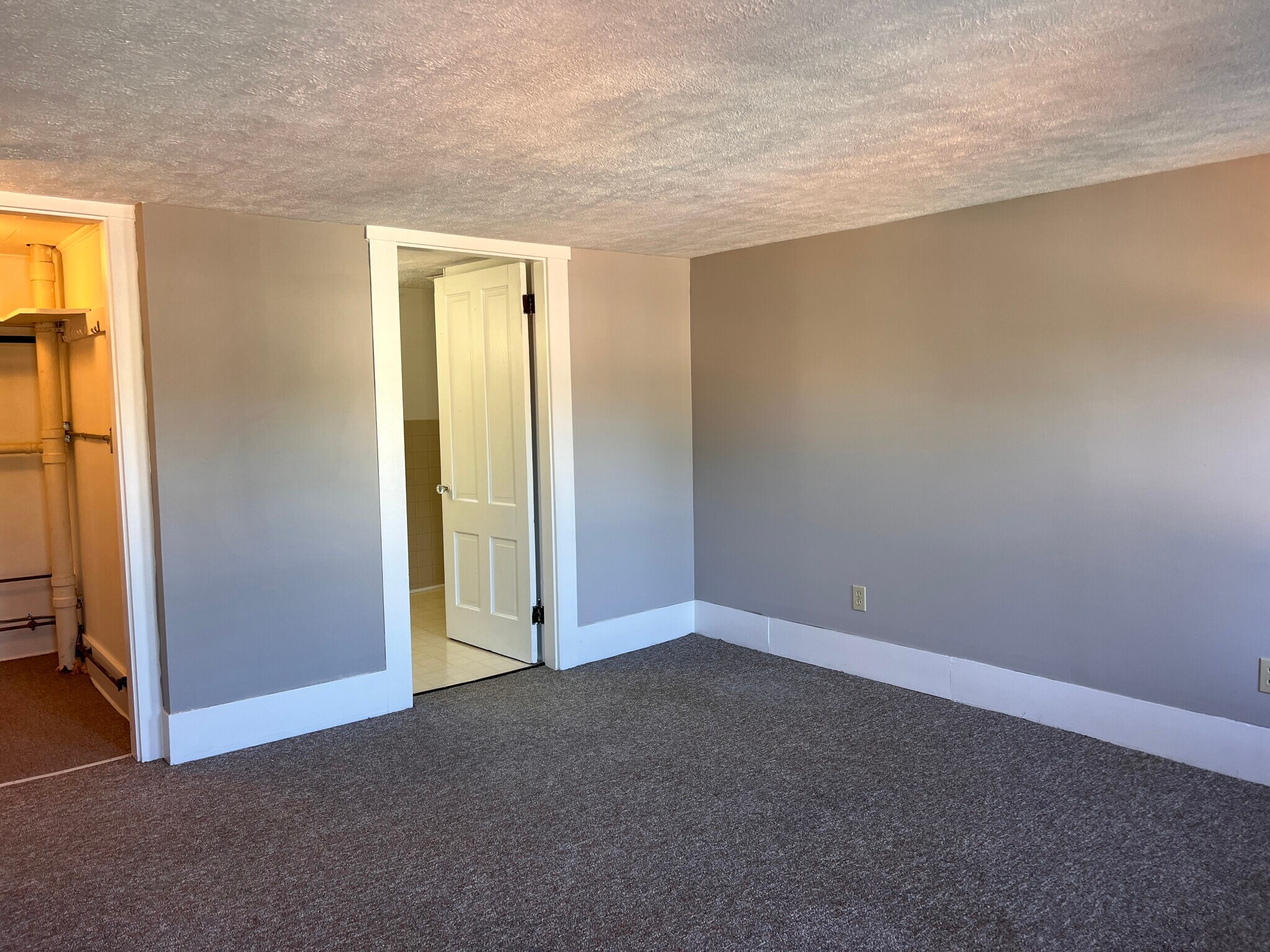 Building Photo - 17 Elm St