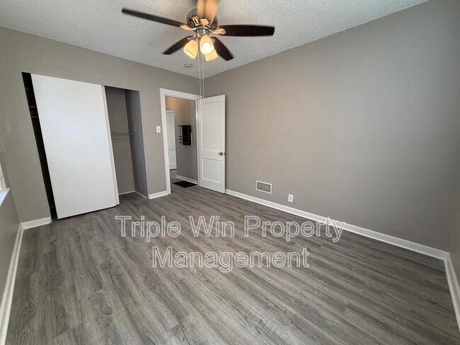 Building Photo - 3915 Itaska St