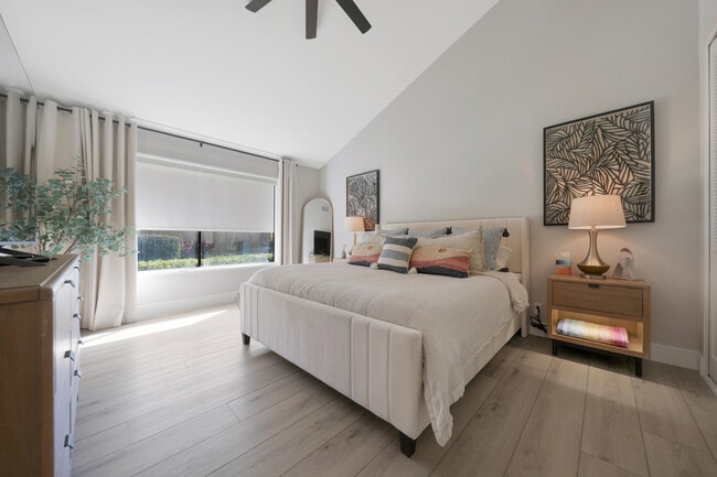 Building Photo - 236 Castellana S