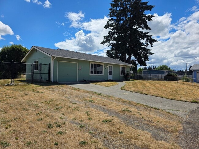 Building Photo - Recently Updated Home