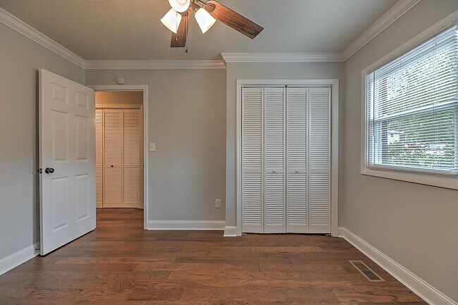 Building Photo - 2708 Schumway Dr