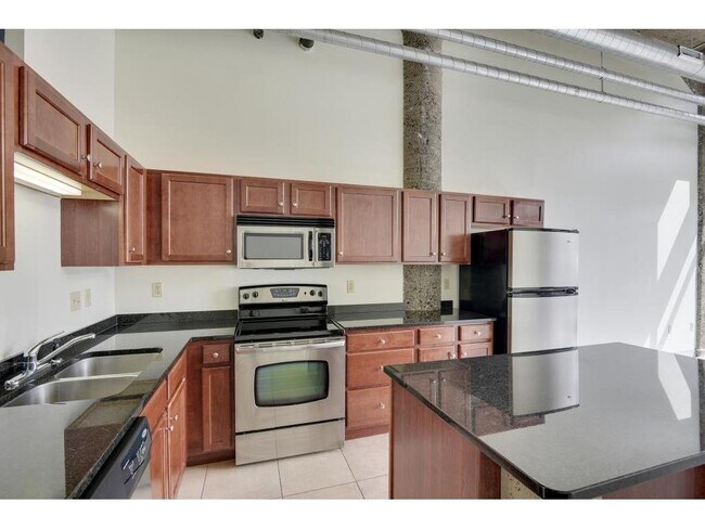 Building Photo - 521 S 7th St