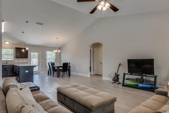Building Photo - 2081 Bella Breeze Ct