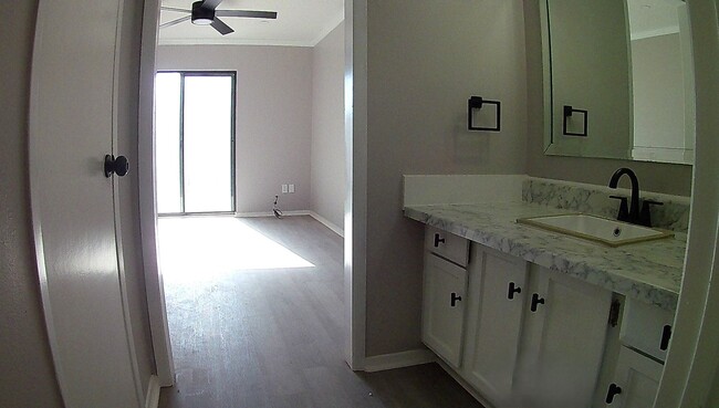 Building Photo - 3636 Greenacres Place Dr