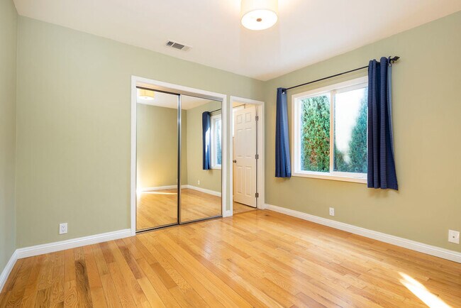 Building Photo - 10744 Charnock Rd