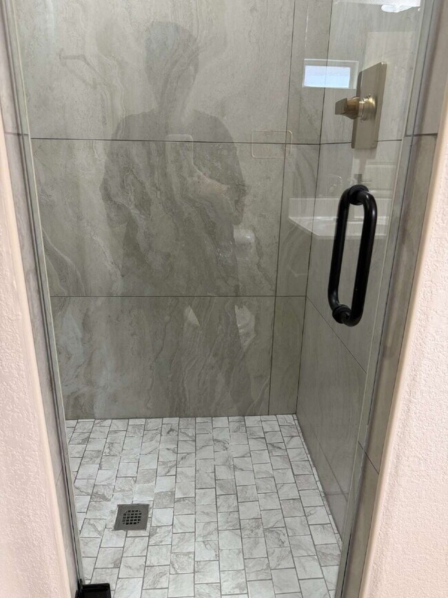 Building Photo - "Spacious 4-Bedroom Oasis with Granite Kit...